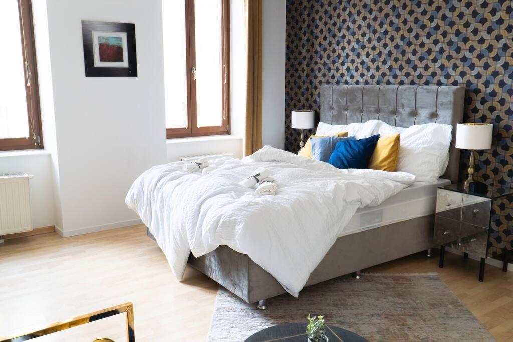 Luxury Meets Retro Near Parking Apartment *